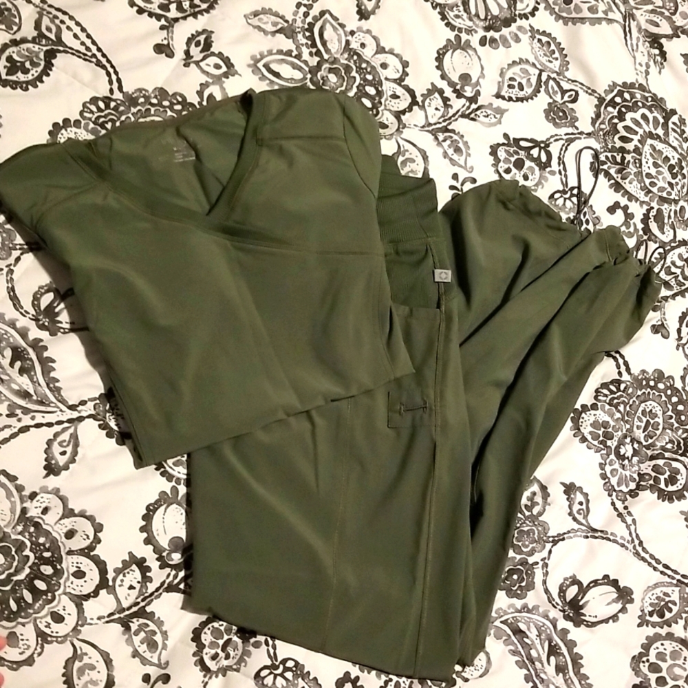 Sage Cherokee Infinity scrub set